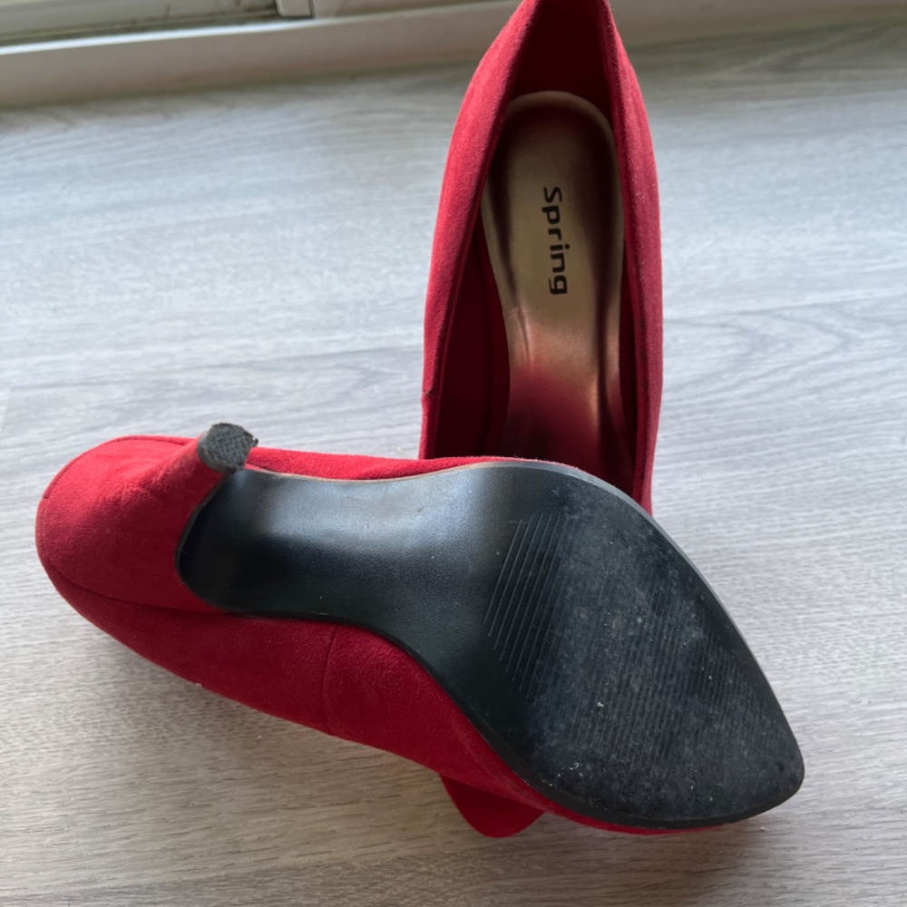 Spring Red Heels - Picture 3 of 3
